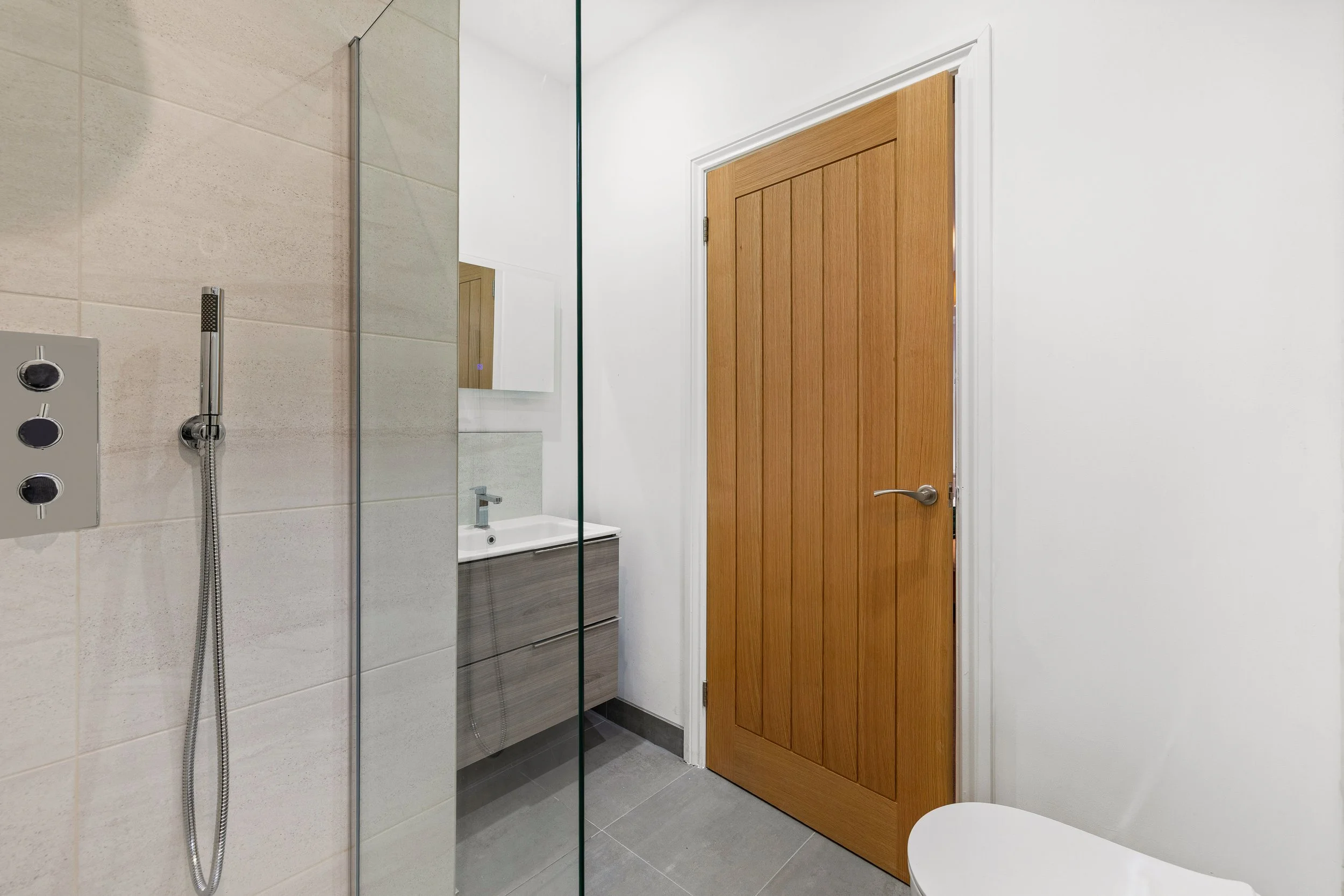 83a Sutton Common Road Less than 3MB-8.jpg