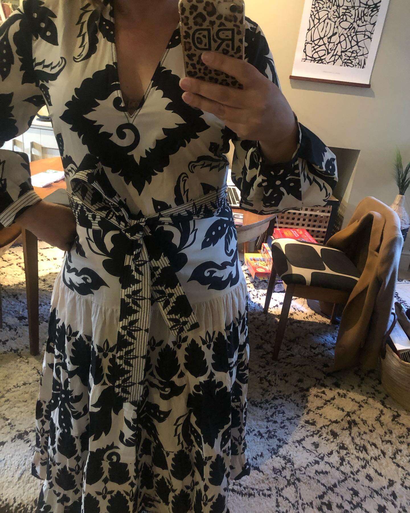 Good @zara dress, blending into my carpet! I don&rsquo;t know why the necklines are always so low though! This is a Large, I guess it is probably true to (Zara) size!