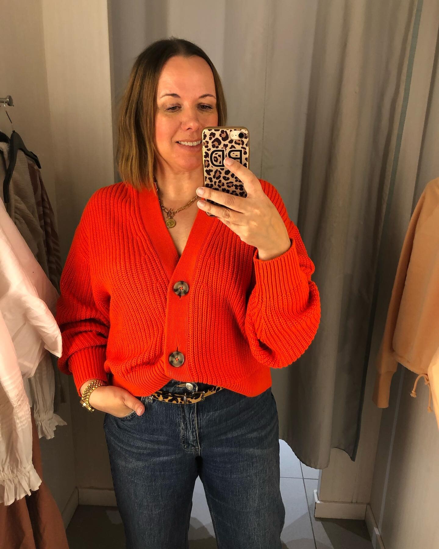 I don&rsquo;t think I&rsquo;ve ever had so many comments about something on stories so here it is&hellip;the red @hm cardi - now, do you prefer the front tuck or leave it alone?