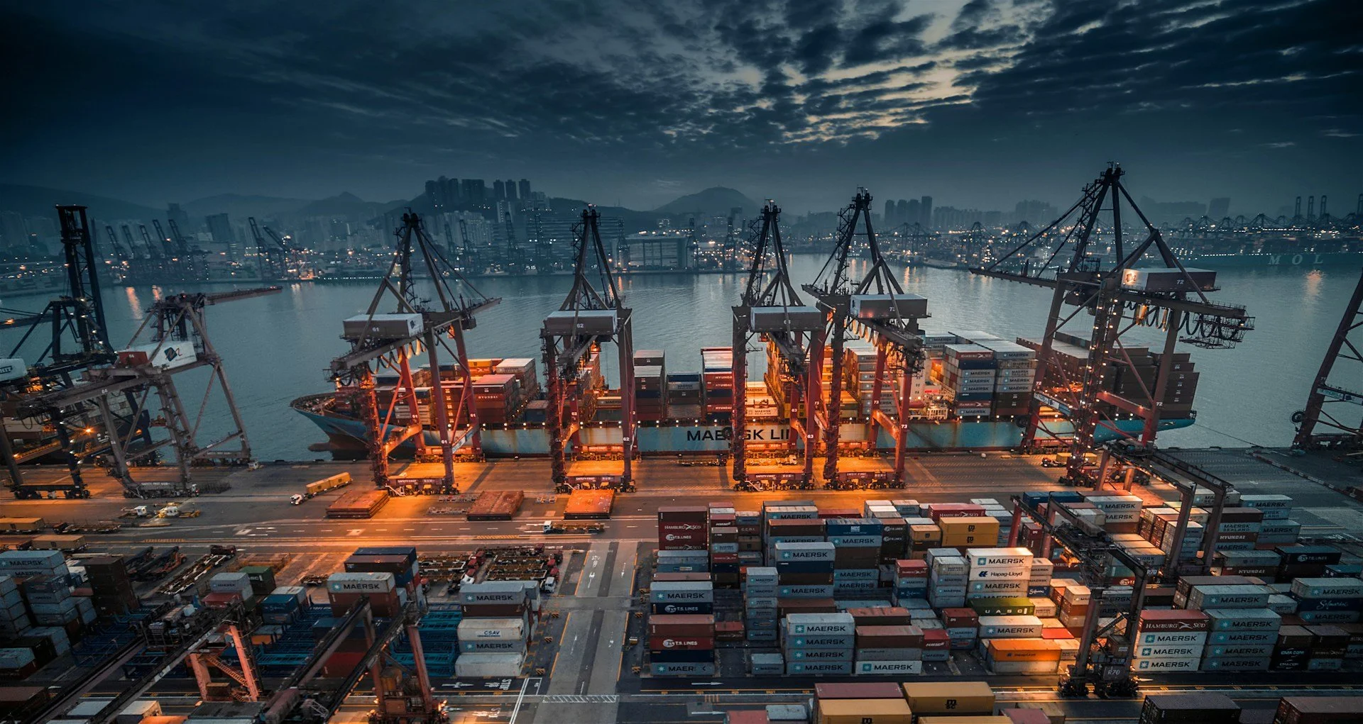 Desmitificando las tarifas aduaneras: Estrategias para navegar en un entorno global complejo