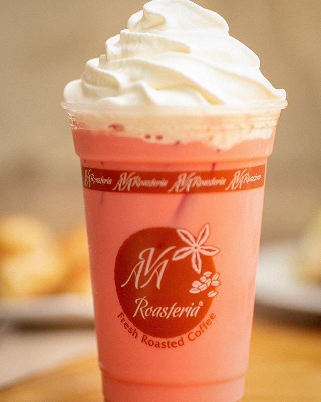 Both our indoor and outdoor seating are open! Start your summer off right, and enjoy this delicious Strawberry Ice Cream Smoothie in the sun ☀️