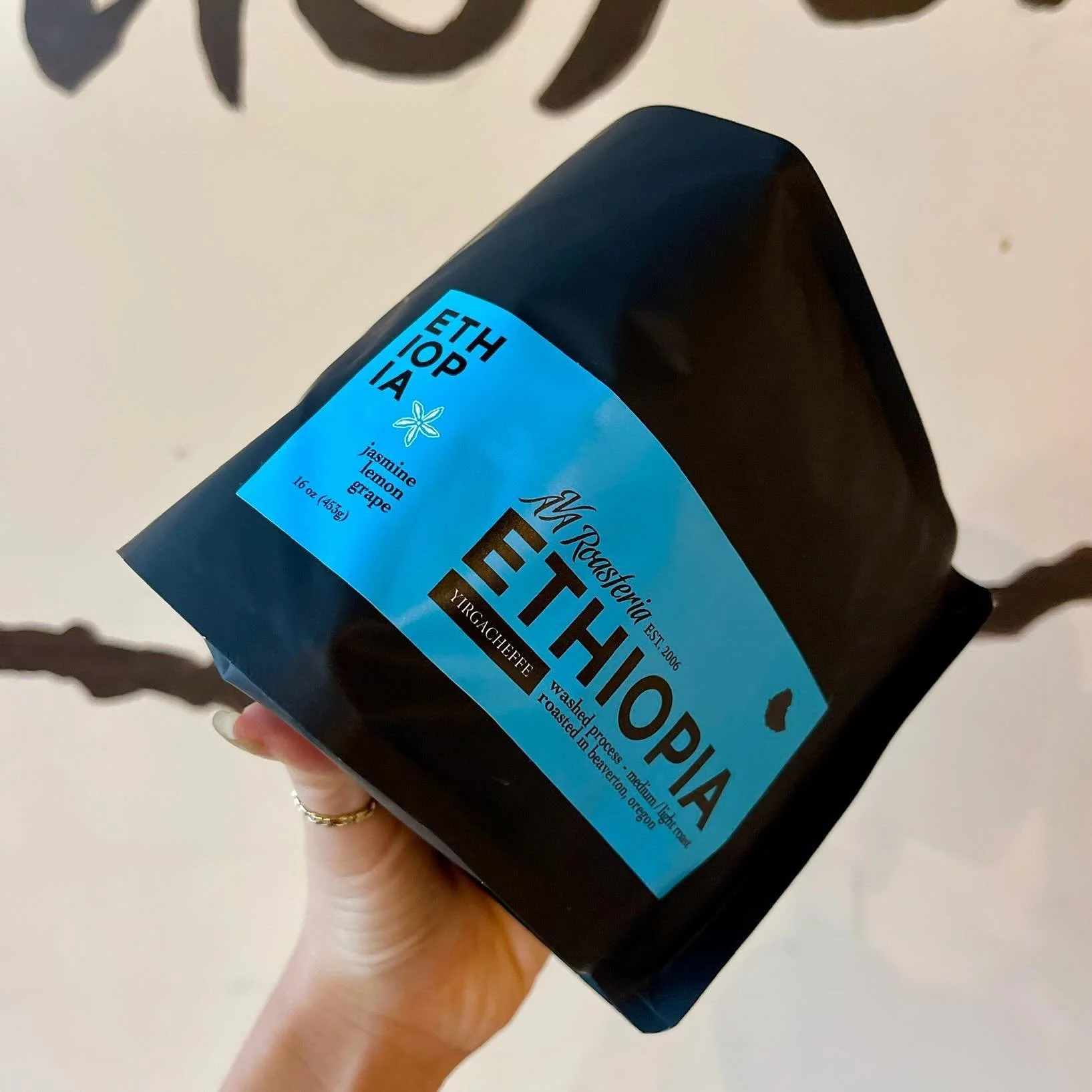 Discover the Birthplace of Coffee: Ethiopian Yirgacheffe ☕️ ✨ Delight in the floral essence of jasmine, with hints of juicy pear, apricot, and a touch of mild citrus. Experience the bright acidity and medium body of this exquisite single origin coffe