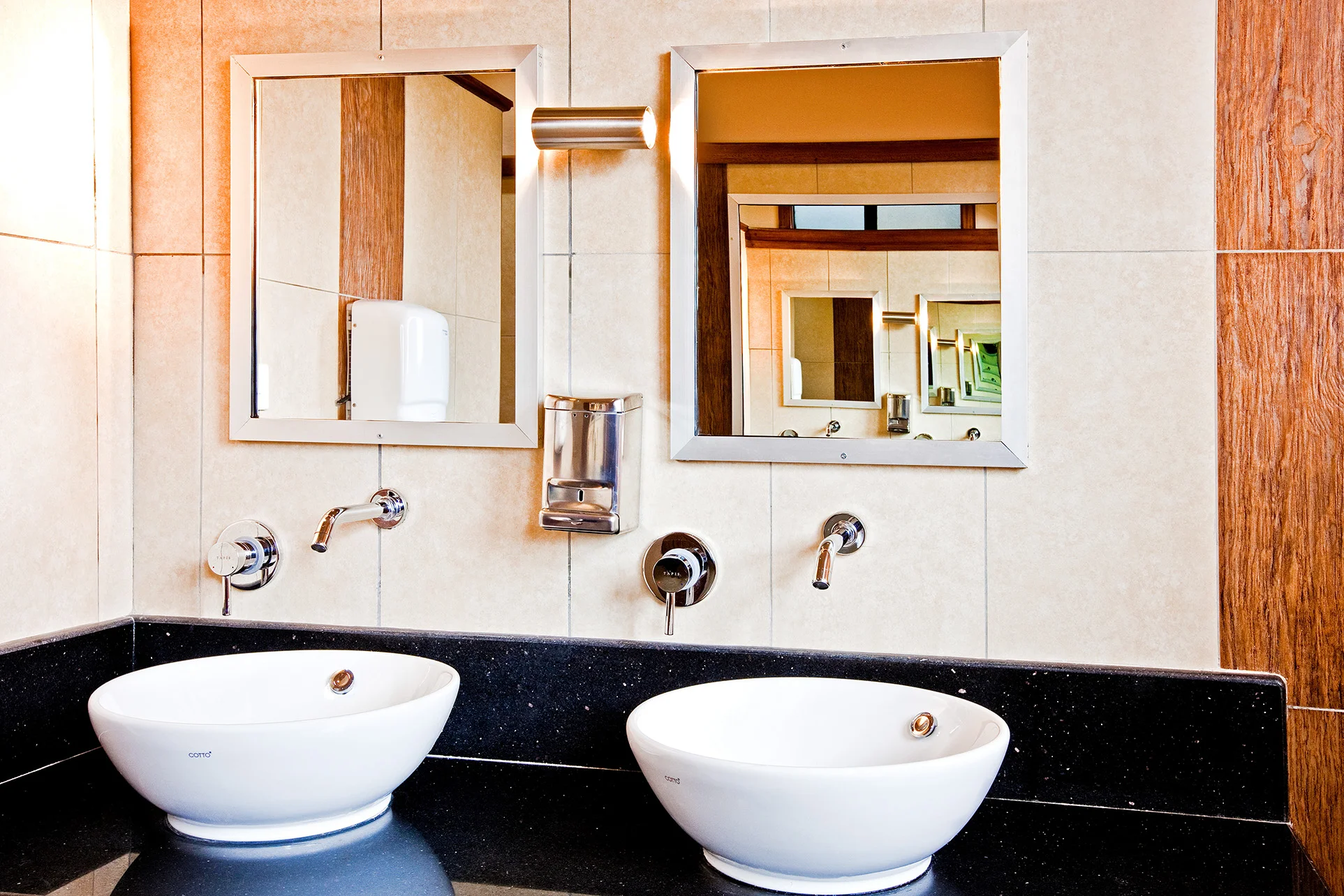 COMMERCIAL_STUDIO DESIGN LTD, at Royal03.JPG