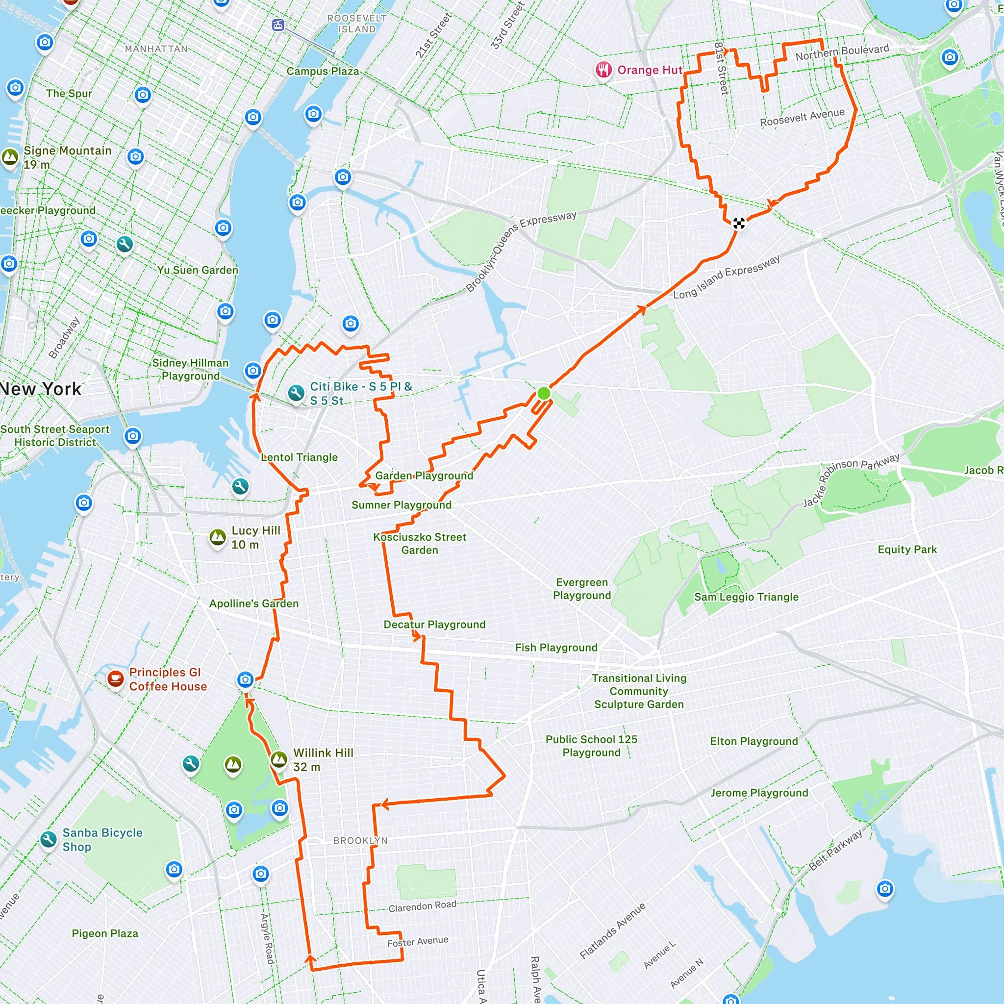 It&rsquo;s Bank Holiday Monday in the UK so what are we going to post 🤔

A couple of Banksy murals of course 🤷🏻&zwj;♂️

Karl Chen biked a 63km &lsquo;Girl with Balloon&rsquo; around New York City and @timothe_gratuze ran a 24km &lsquo;Love is in t
