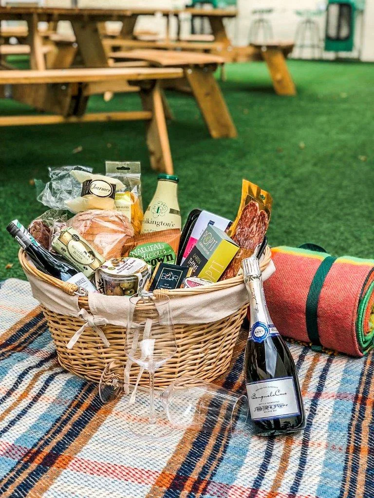 Picnic basket Leonardslee.jpg