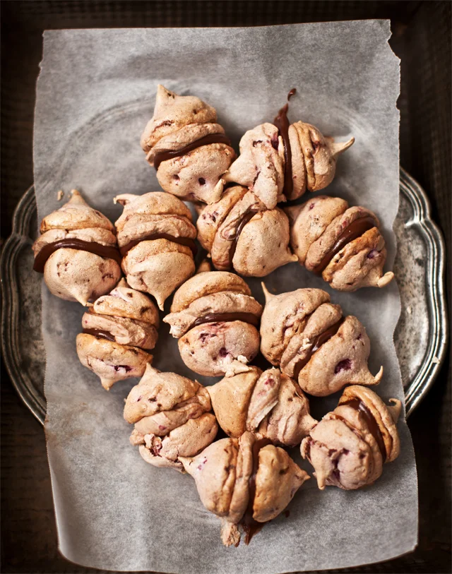 WKA_MERINGUE-KISSES.jpg