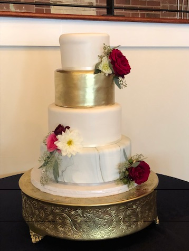 This amazing cake was made by Sabrina Leis at Simply Cakes .