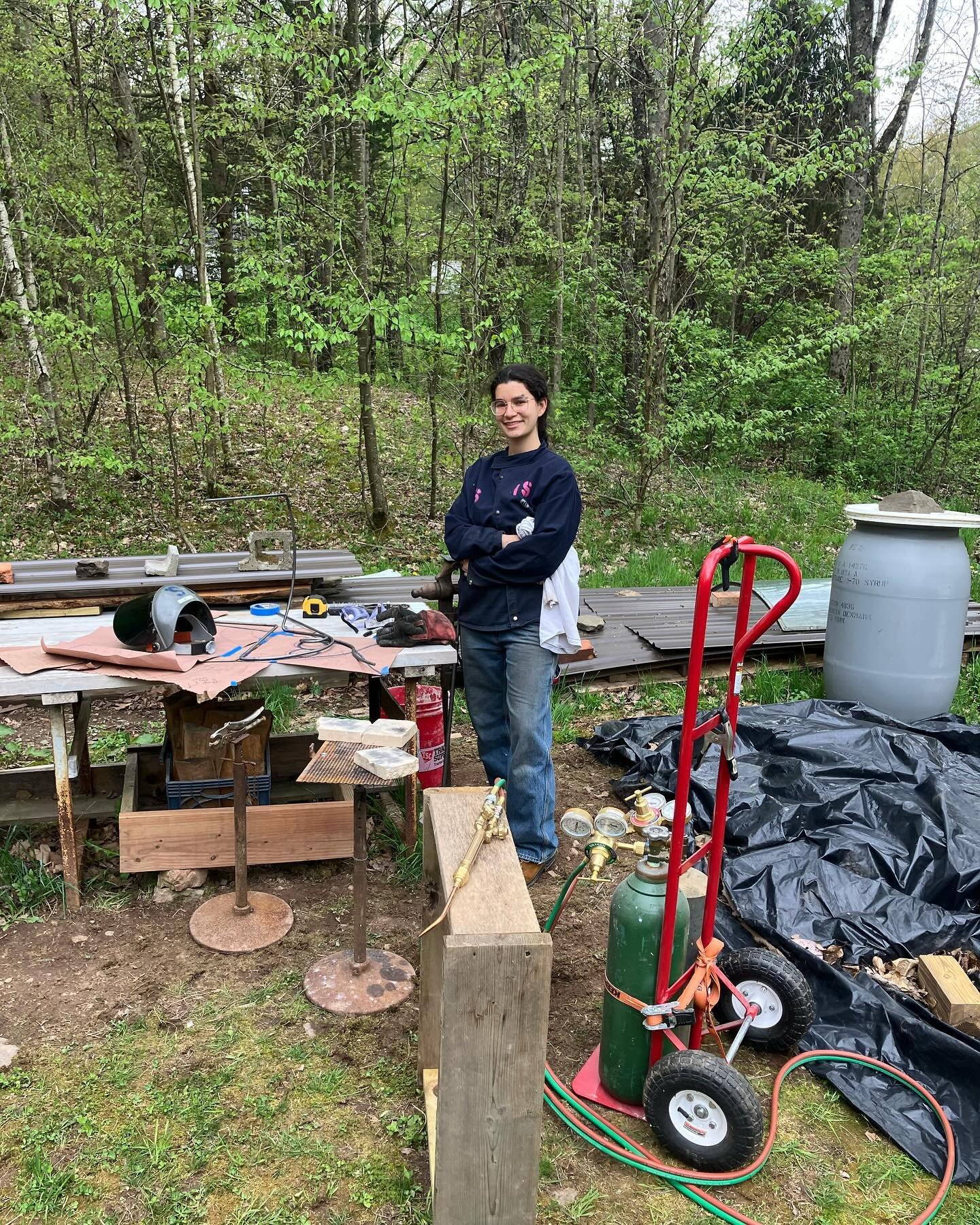 Resident Sofia  @mydearladychap working on their braided steel bench!
.
.
. 
.
#metalworking #fabrication #metalwork #sculpture #blacksmith #artistresidency #craft #upstateny #catskills #pillowfortartscenter