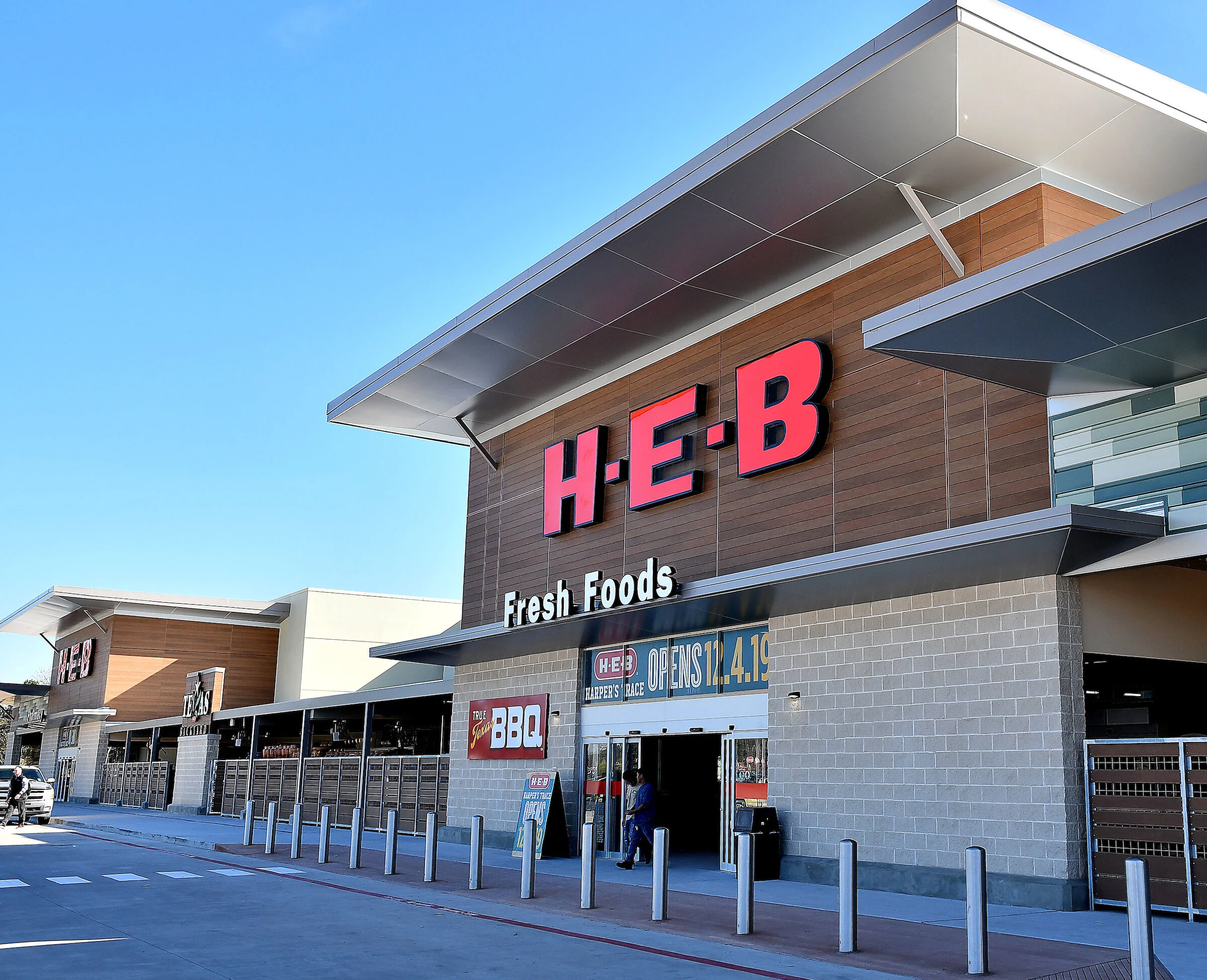H-E-B Awards Emergency Aid Grant to Help CIS Families