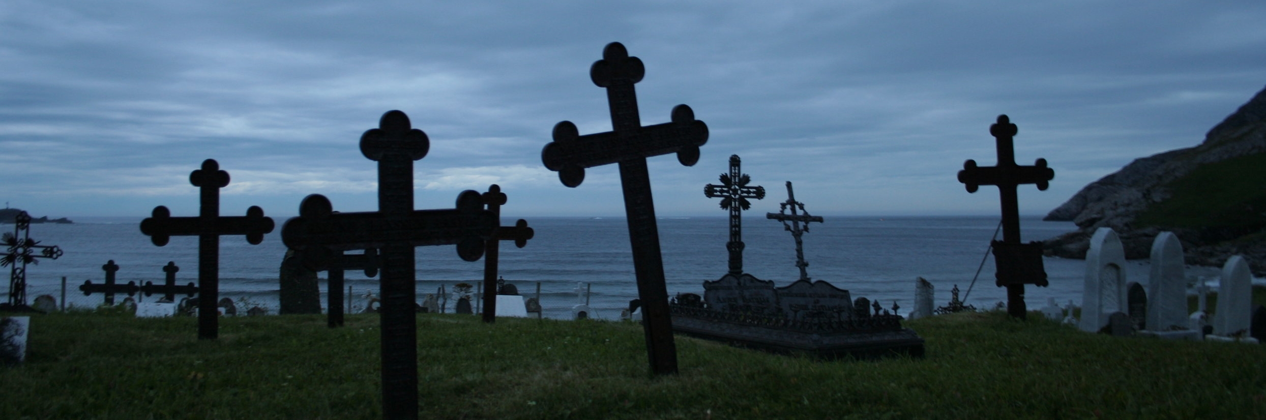 Graveyard_crosses.jpg