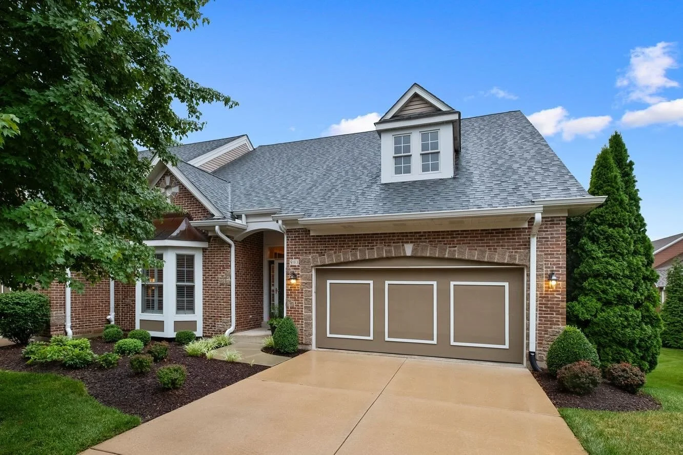 A rainy day couldn&rsquo;t stop us from getting some photos of this elegant villa in Chesterfield. 

📸 @chromaka 
🏡 @jdsellsstl 
-
-
-
#stlouisrealestate #stlrealestate #stlouisphotographer #stlouisliving #chesterfieldmo #chromaka
