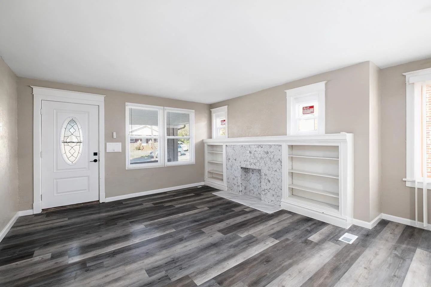 Check out this newly updated home in Pine Lawn 🏠
-
-
-
Listing agent @awstyn.cochran 
Photo by @chromaka