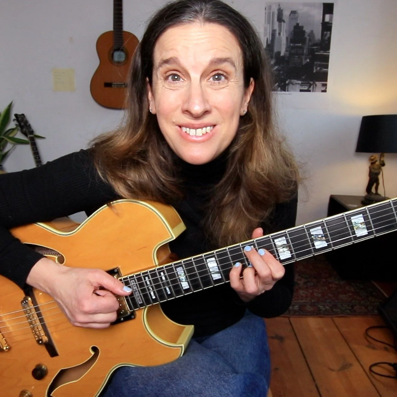 When I started improvising, my ears weren&rsquo;t exactly great 🐰
I could hear that some players were using chromatic notes &mdash; those cool, jazzy bebop lines &mdash; but I couldn&rsquo;t reproduce them on my guitar.
To be honest, chromaticism ac