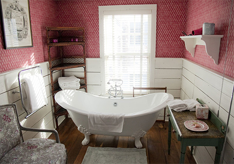 ragamont-red-bedroom-bath-01.jpg