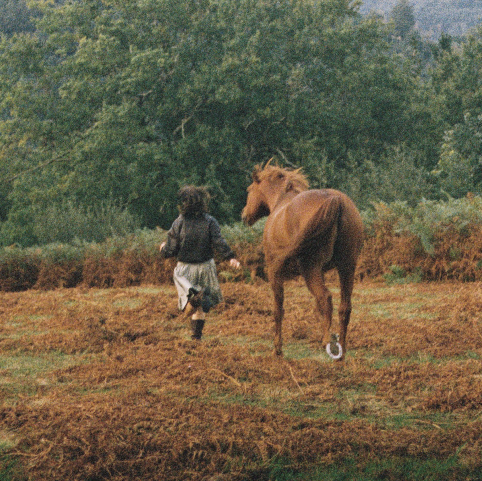 Olaia Inziarte bueltan da ‘eman abisua’ abestiarekin, bere bigarren diskoko aurrerapen kantua