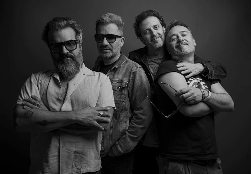 Love of Lesbian anuncia su retiro de los escenarios tras 25 años de carrera 