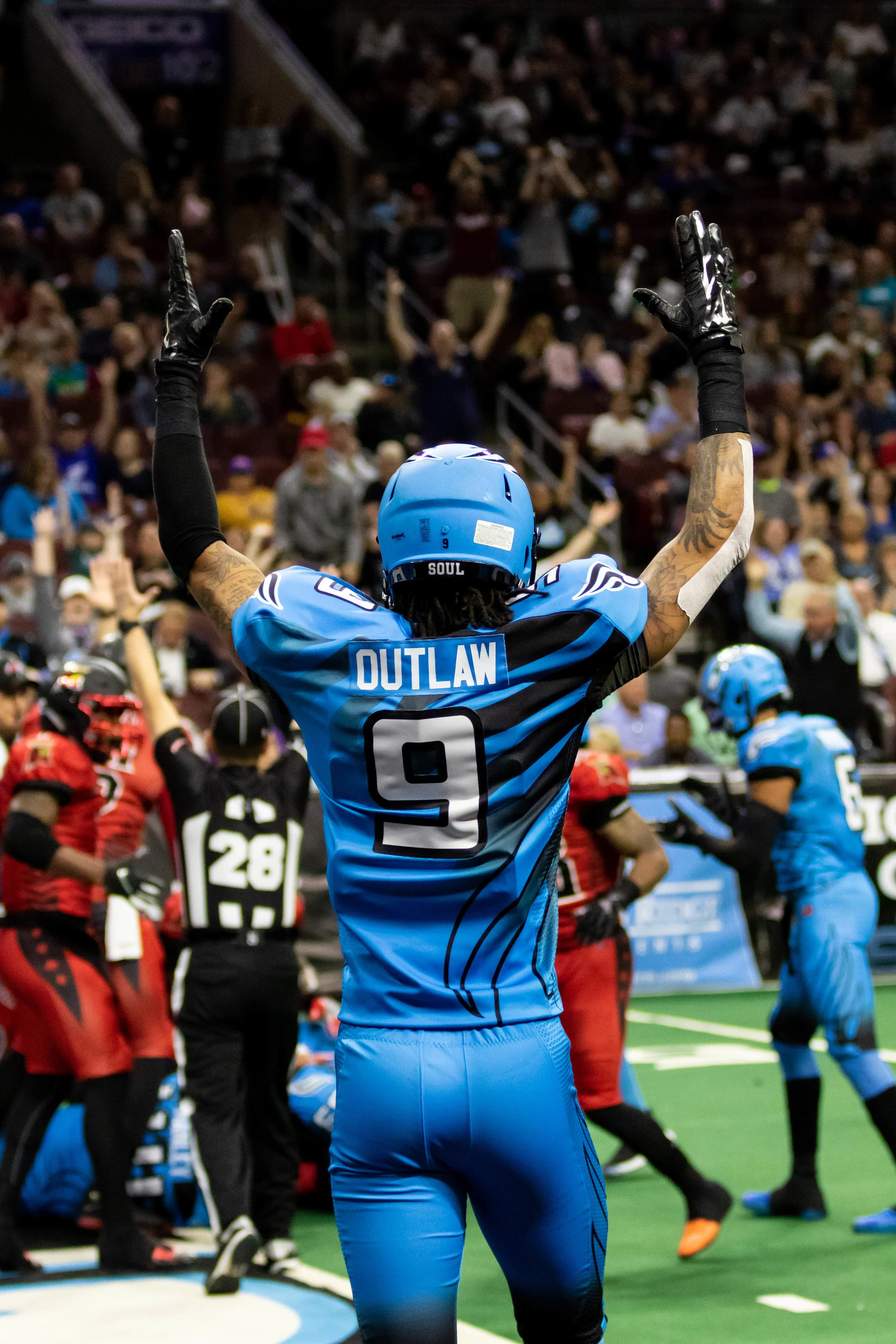 Lonnie Outlaw signaling a Soul TD