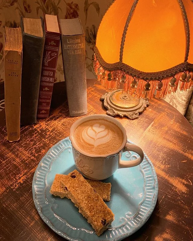 En Wonderland Café tenemos una sorpresa para ti ✨
A partir de hoy, entre las 8:30 y 12:30 hrs de lunes a viernes podrás pedir tu Latte con syrup a elección más flapjacks por solo 3.900
¡¡Te esperamos!! Rosal 361, Lastarria 📍