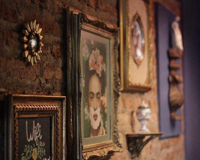 ¿Cual es tu rincón favorito de Wonderland Café ?
Hoy martes feriado estaremos hasta las 22:00 hrs, te esperamos✨
📍Rosal 361, Lastarria.