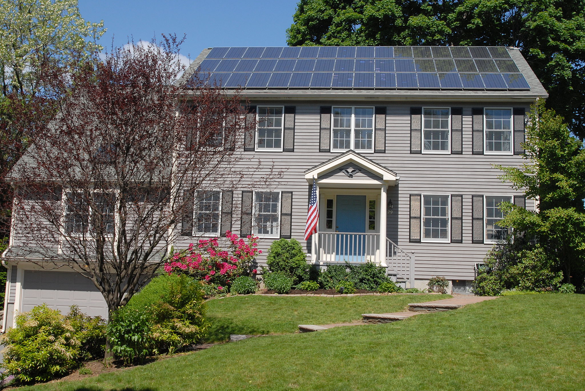 2048px-Solar_panels_on_house_roof.jpg