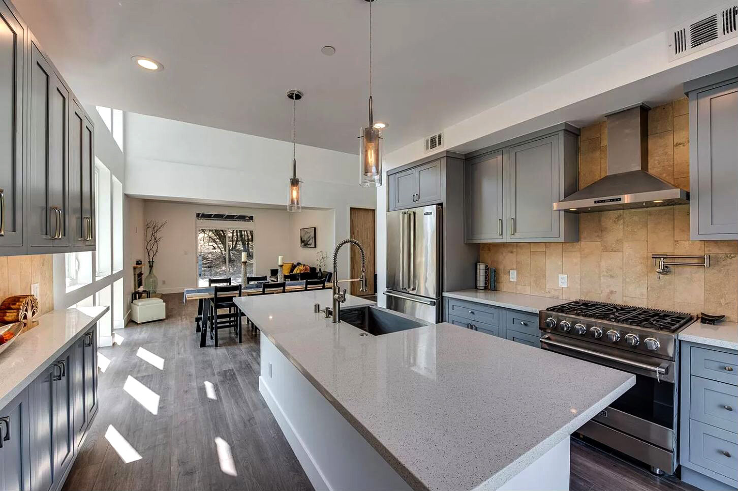 16-yngarchitects-residential-02-interior-kitchen.jpg