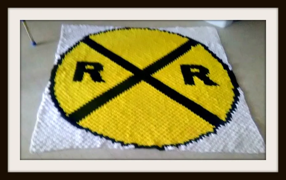 Railroad Crossing Sign Afghan, C2C Crochet Pattern