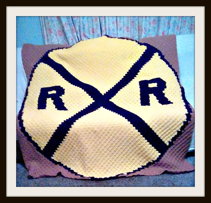 Railroad Crossing Sign Afghan, C2C Crochet Pattern