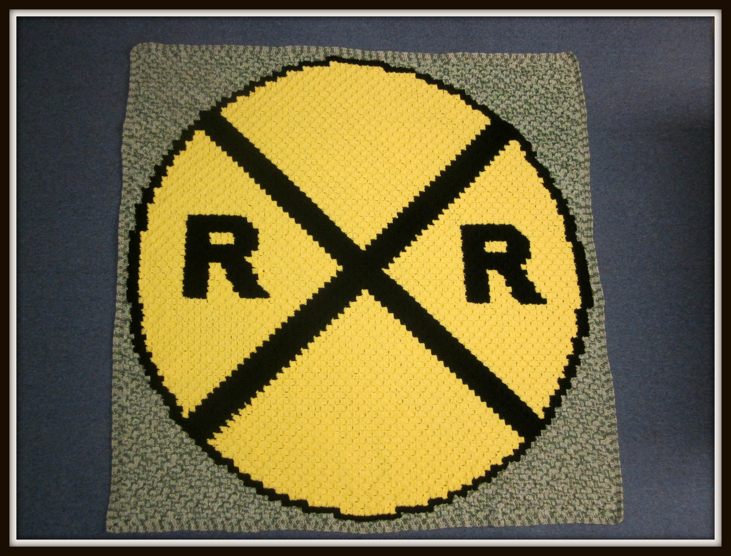 Railroad Crossing Sign Afghan, C2C Crochet Pattern