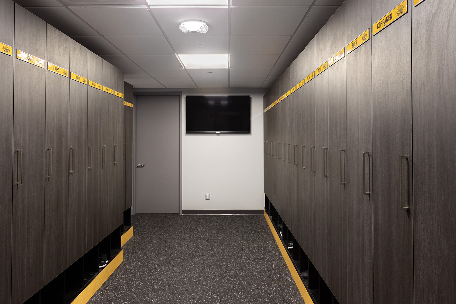 P-Bruins-Locker-Room-dry-lockers.jpg