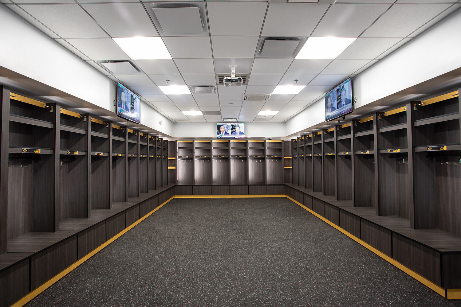 P-Bruins-Locker-Room-main.jpg