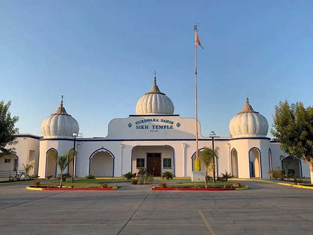 The Gurdwara Sahib in Modesto, CA was established in 1978 and has more than 9000 registered members. The community serves anyone in need of a meal or other services ❤️ &bull;
&bull;
&bull;
&bull;
&bull;
#sikh #kaur #singh #Sikhism #turban #cali #wahe