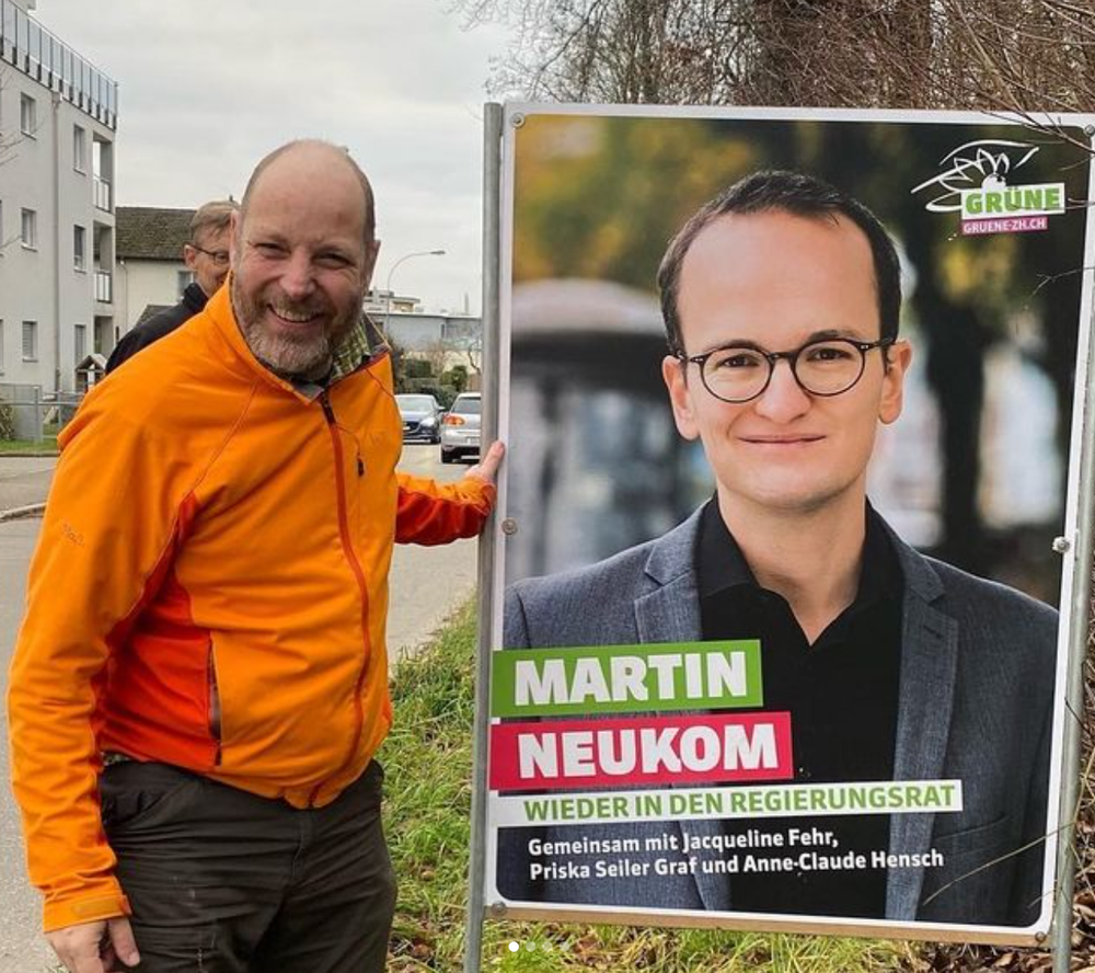 Plakat montieren in Bülach. Danke David.