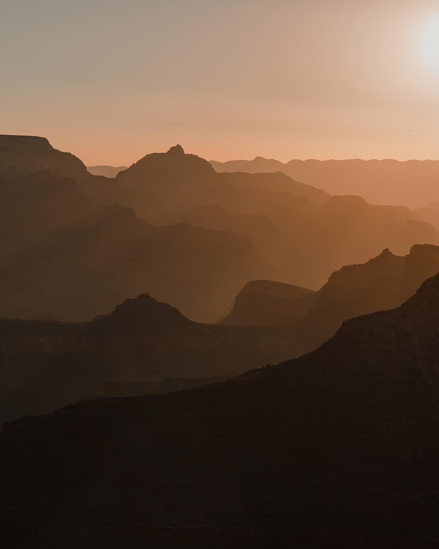 Just some beautiful layers at sunrise in the mighty Grand Canyon. It&rsquo;s hard to comprehend the scale of this place, even when you can see it with your own eyes. Did you know that the maximum depth of the canyon is almost 1900m? 
.
.
Edited with 