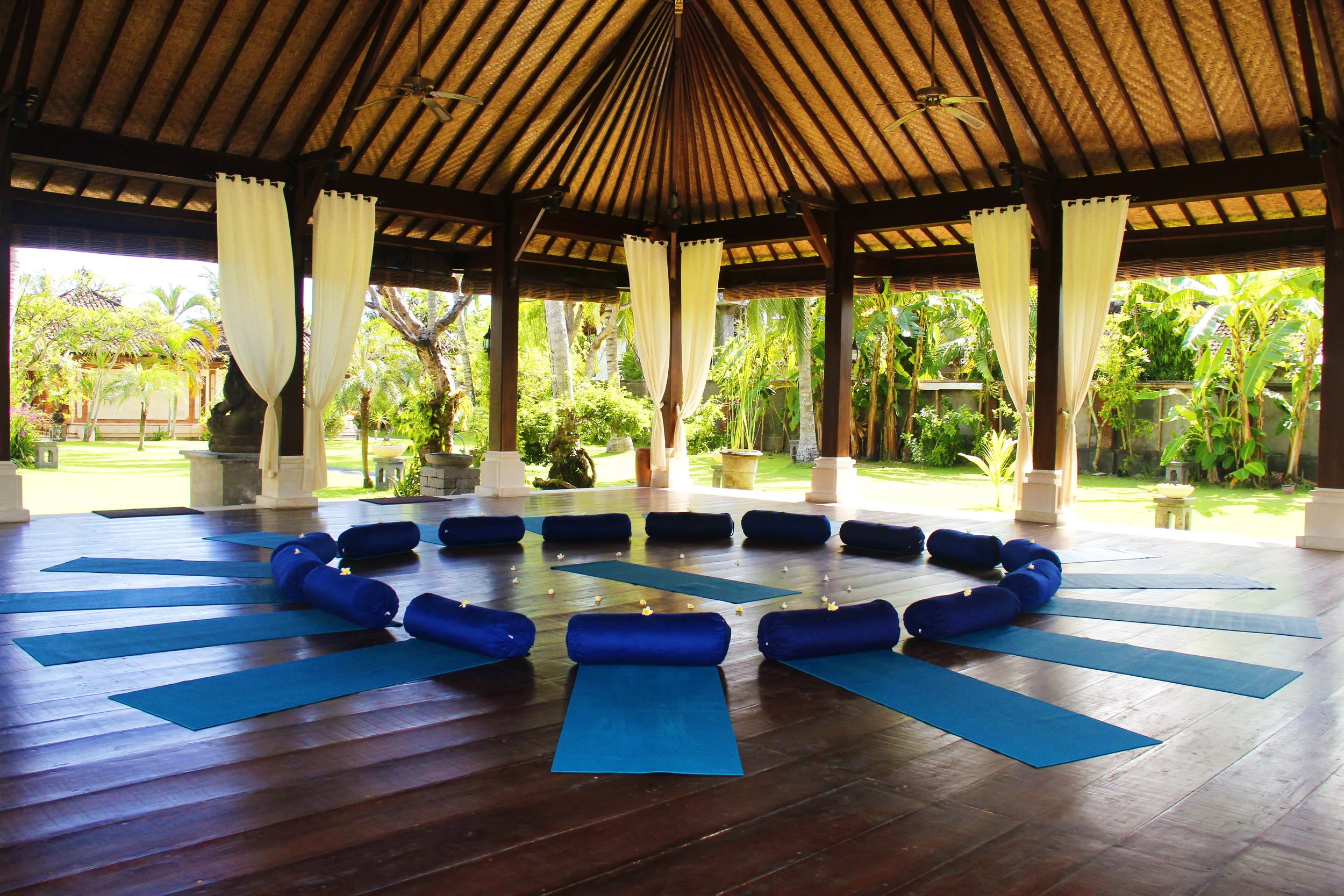 Bale Yoga interior 3.JPG