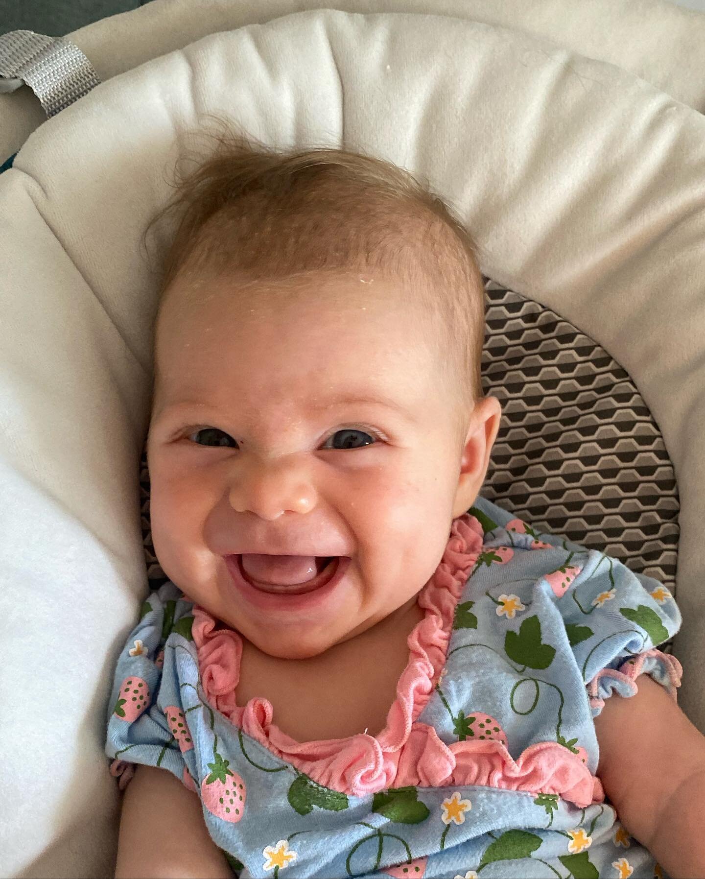 2 months with our joyful little Matilda!! She smiles all the time and is curious about everything around her 💖👶🏼💕
 #babygirl #2monthsold #littlemisssunshine #purejoy #mybaby #love #proudparents❤️ #twomonthsold #baby