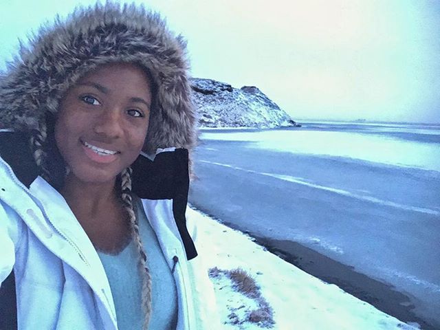 An iced over lake 🥶 &bull;
&bull;
&bull;
&bull;
#globetrotter #culturetrip #sofetravel #beautifuldestinations #travelinladies #darlingescapes
#ootdgals #ootdmagazine
#sheisnotlost #womenwhoexplore #travelnoir #blackgirlstravel #wearetravelgirls #gir