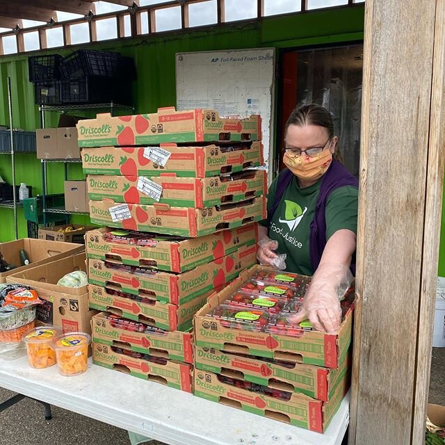 🍓🍓🍓Strawberry towers forever. When life gets a little crazy amidst this pandemic, we like to remember our volunteer and her tower of strawberries and it seems to make things a whole lot better. 
#minnesotansworkingtogether #workingtogetherminnesot