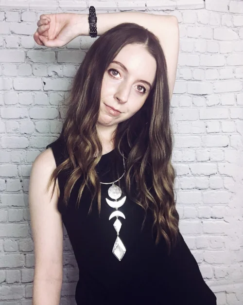black-outfit-statement-necklace.jpeg