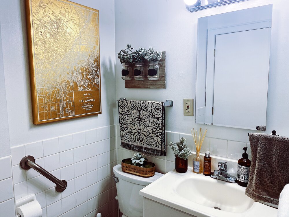 Small Apartment Bathroom Ideas How To, How To Decorate A Small Bathroom