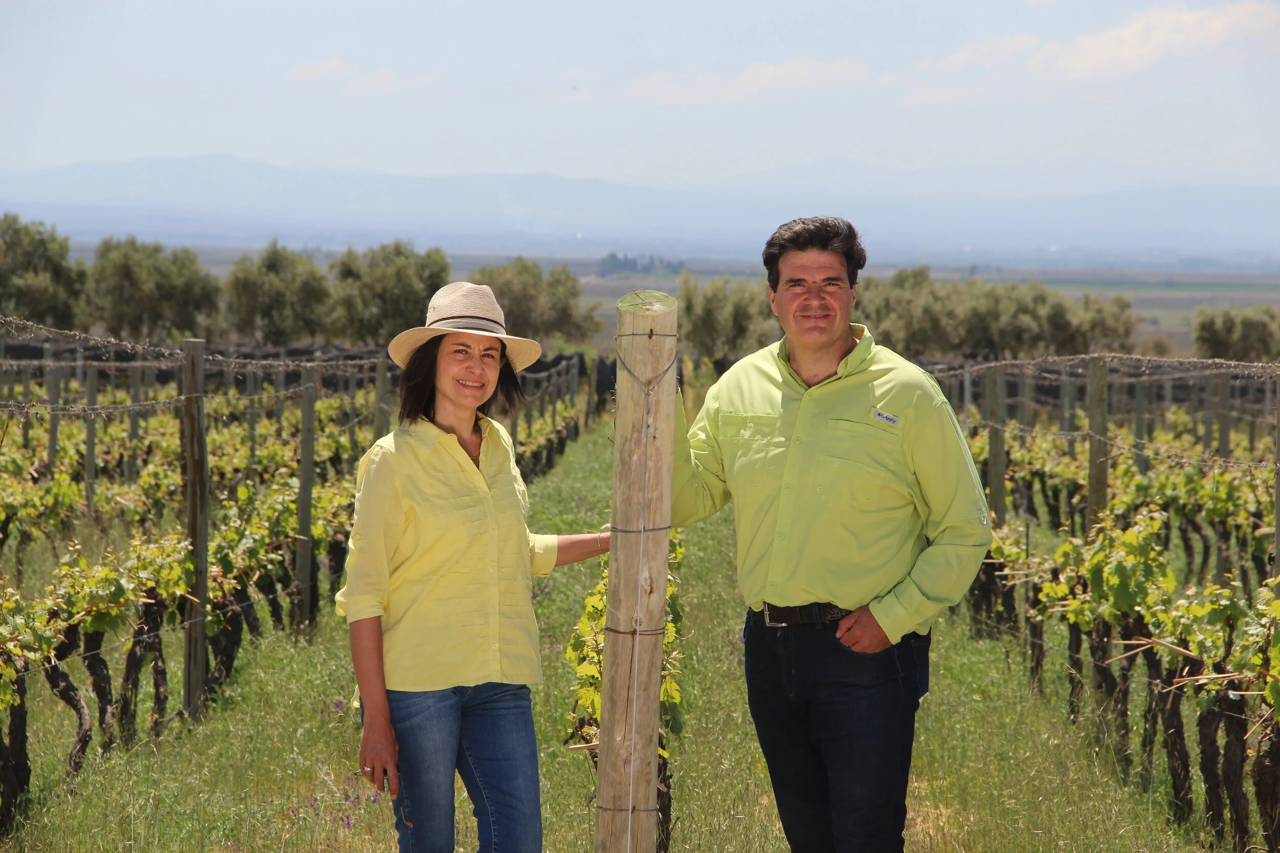 Gabriela-Celeste-y-Marcelo-Canatella-dos-referentes-de-la-vitivinicultura-argentina (1).JPG
