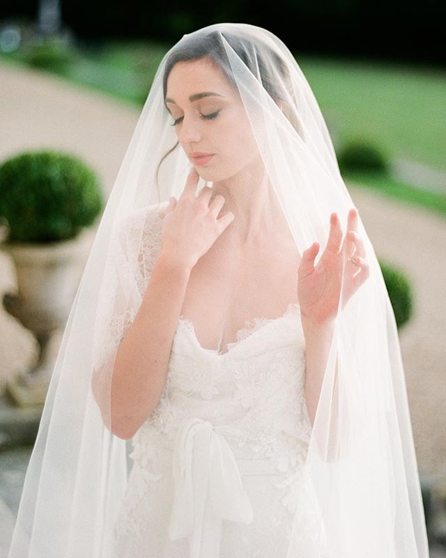 This royally beautiful France wedding is featured across the pond on our favorite international fine art wedding guide @amberandmuse_hochzeitsguide
___ 
Design, planning, &amp; stylist @idyllstories
Photography @alexandravonk
Stationery @epochdes 
Ha