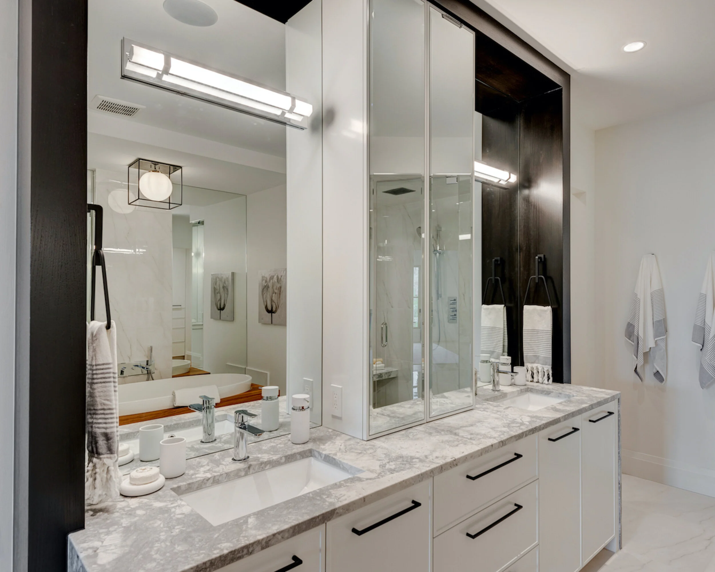 SAM 2313 Ensuite Bath.jpg