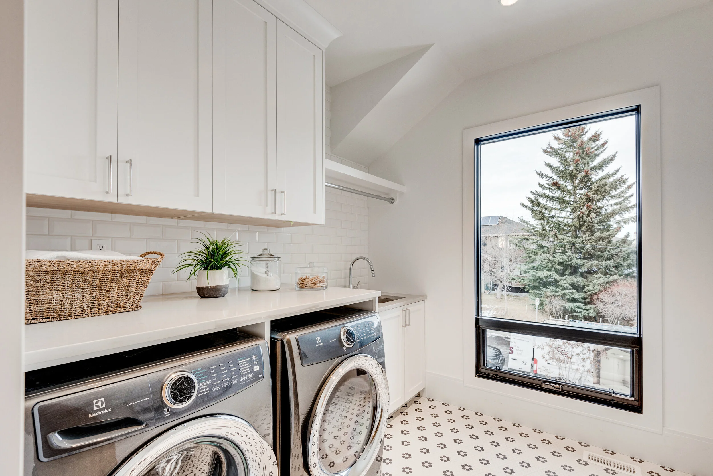 12.16.2020 - Joel Semmens - 2819 11 Ave NW-51.jpg