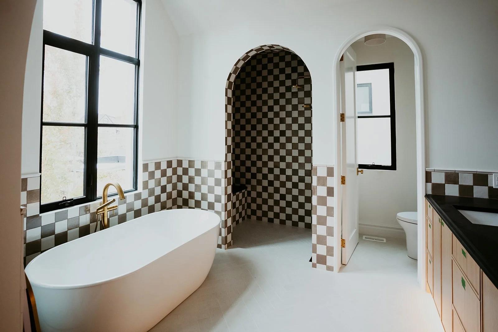 SAM 3817 Ensuite.jpg