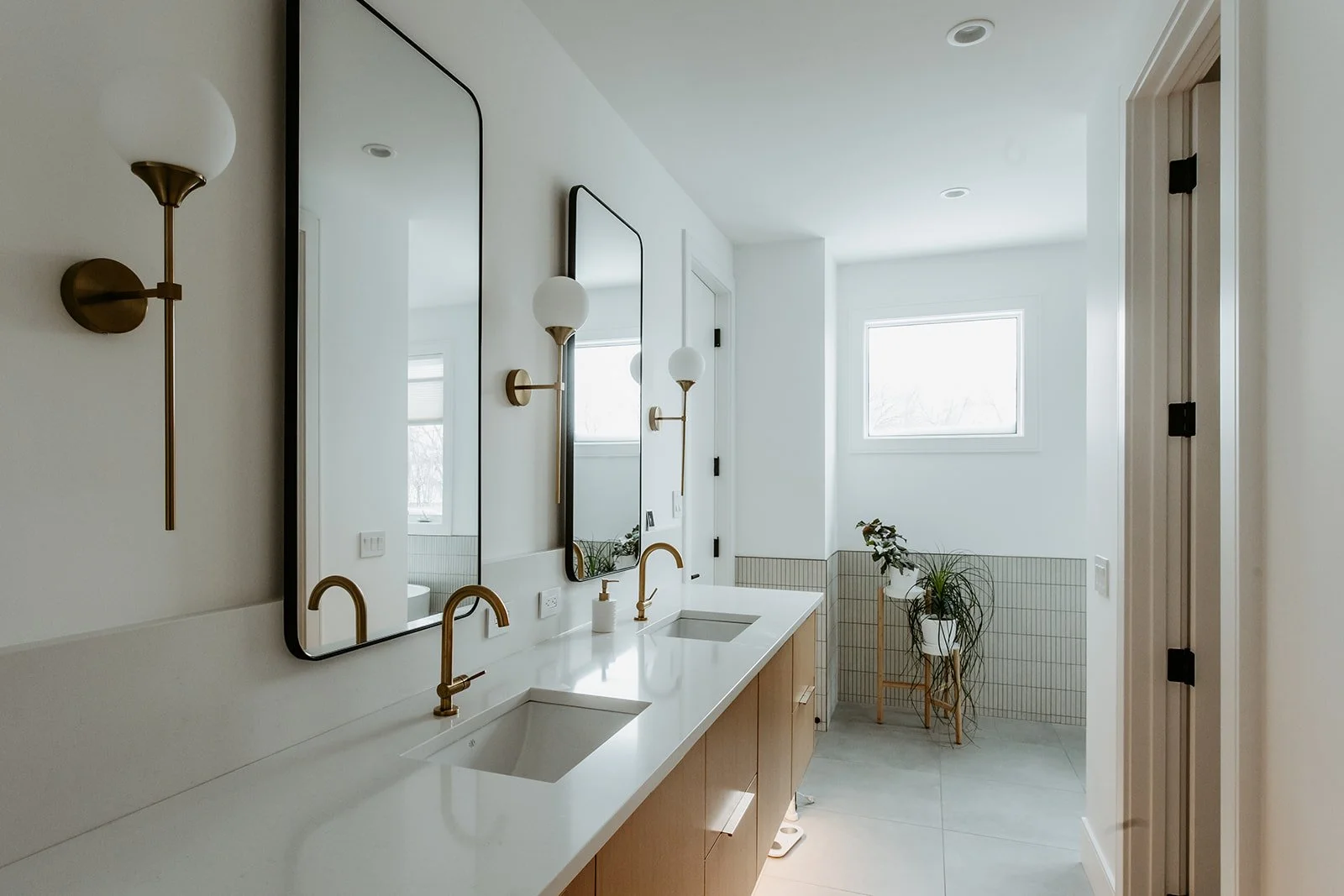 SAM 2135 ensuite.jpg