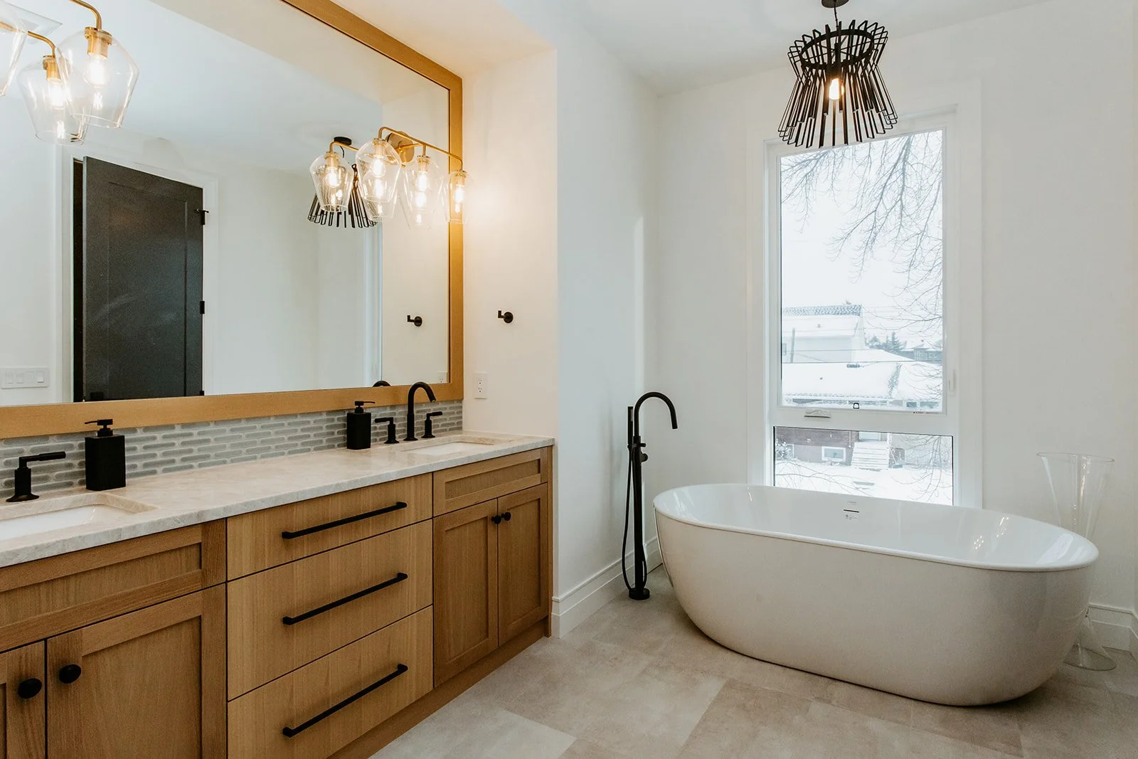 SAM 4611 ensuite.jpg