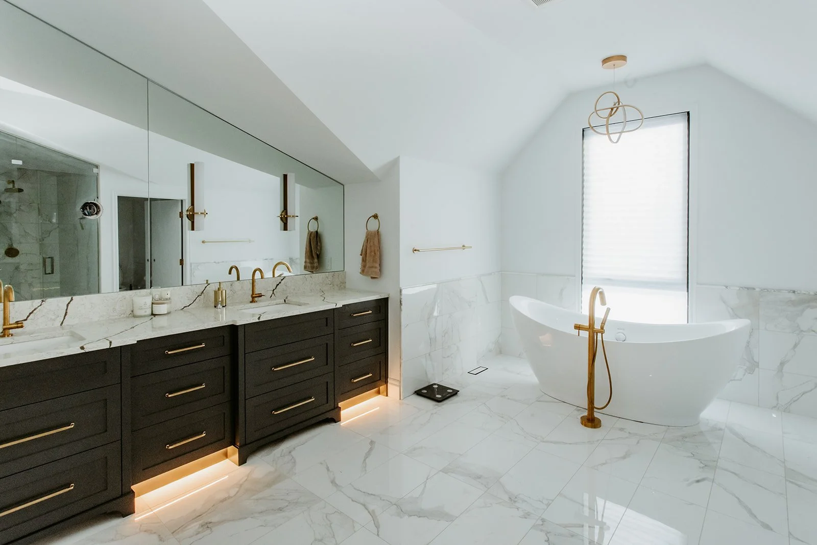 SAM 4613 Ensuite.jpg