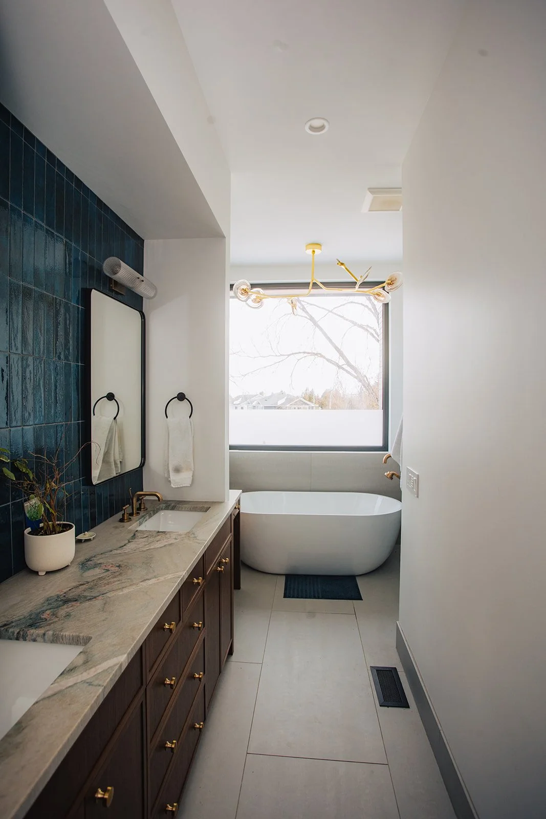 SAM 2808 Mensuite.jpg