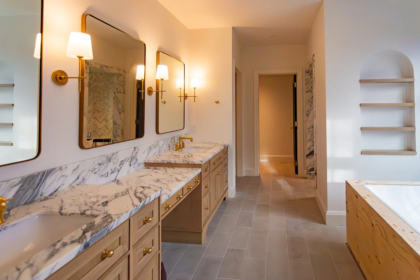 SAM 3426 Mensuite.jpg