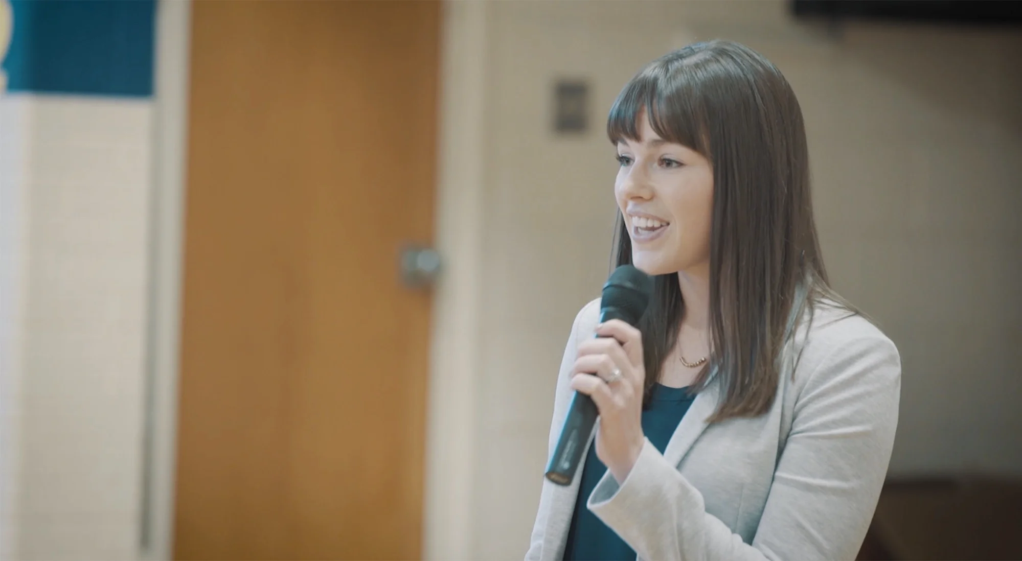 Jennifer-Spoelma-speaking.jpg